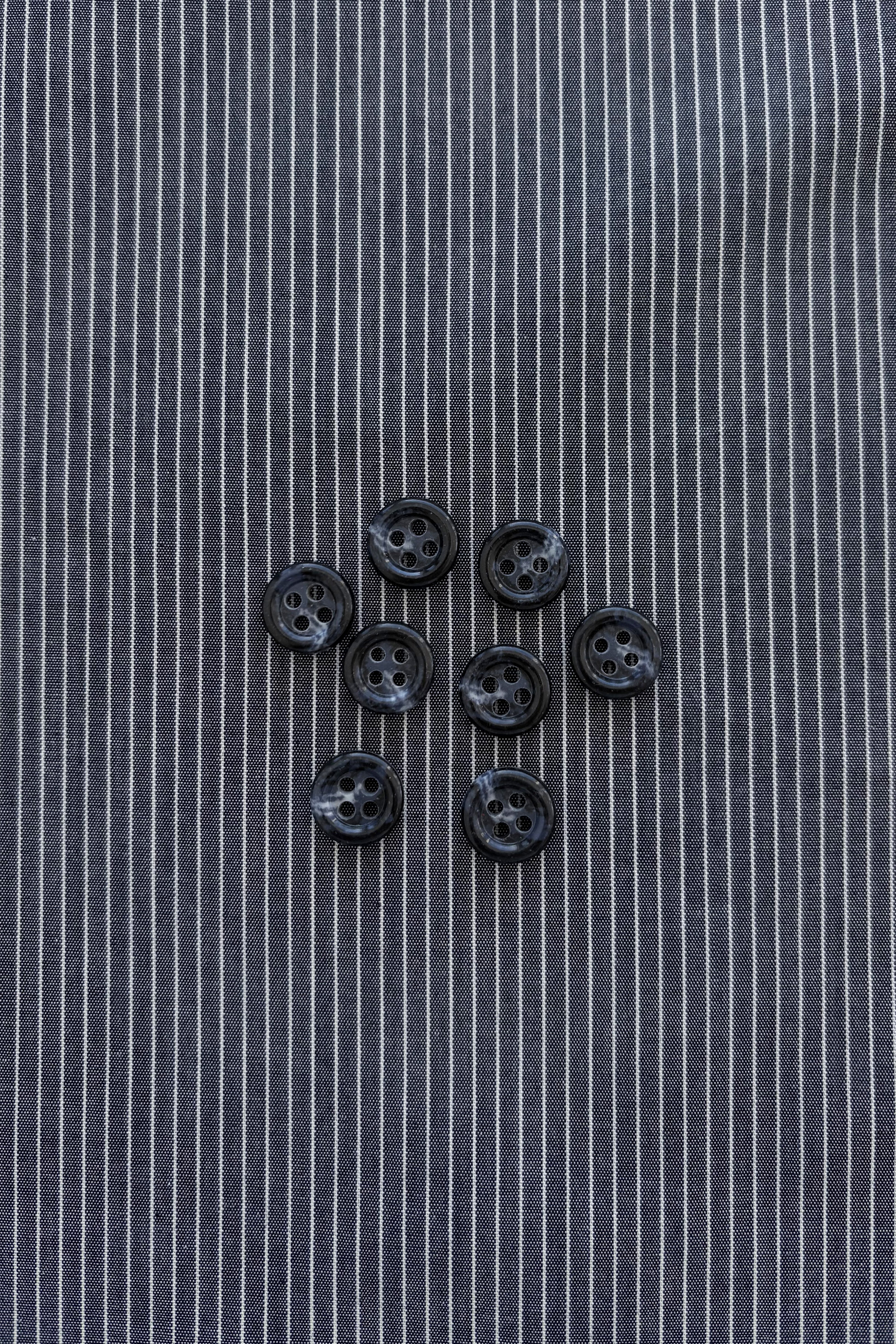 Marbled blue button 15mm